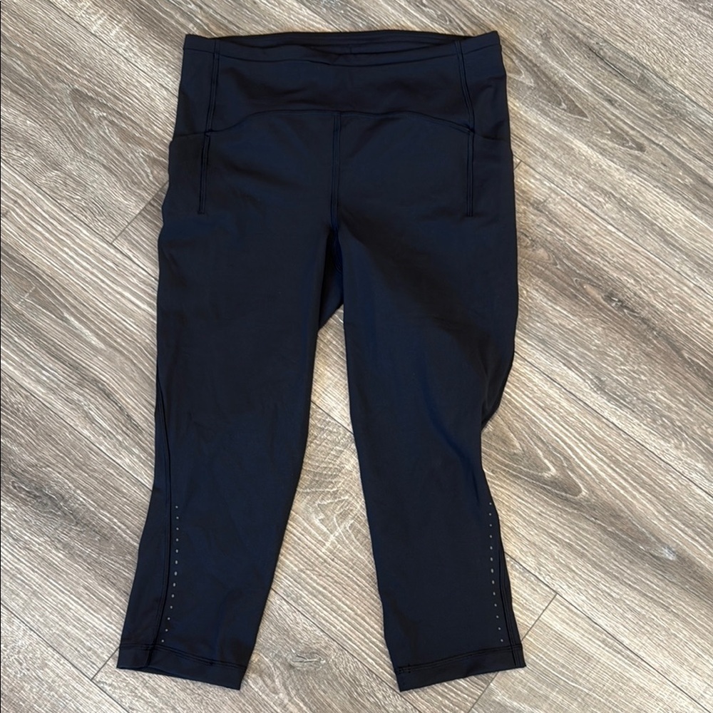 Black Lululemon Cropped Reflective Leggings size 10